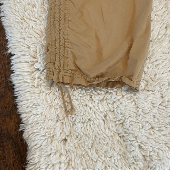 Eastern Mountain Sports Womens Size 8 Hiking Capri Pants Zipper Pockets Mustard - Picture 6 of 9